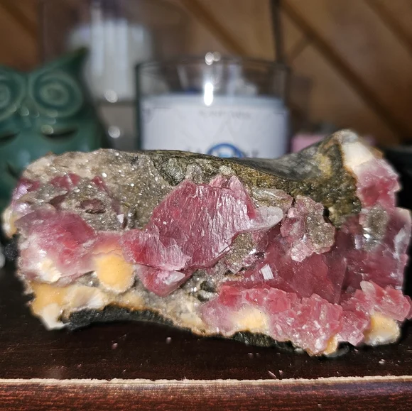 Moldy Raspberry Red Calcite Original Pocket - Picture 2 of 10
